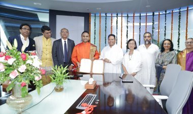 श्री सदगुरू मधुसूदन साई की मौजूदगी में  एसएस इनोवेशन्स इंटरनेशनल के मुख्यालय में समझौता ज्ञापन पर हस्ताक्षर किए गए