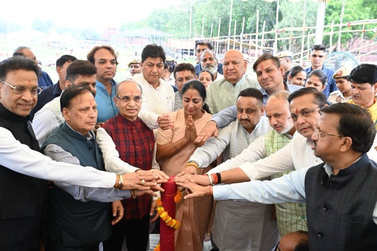 लव कुश रामलीला कमेटी का भूमि पूजन समारोह लाल किला मैदान में भव्य तरीके से आयोजित किया गया