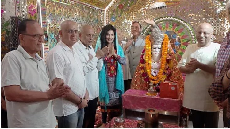 चालीहा महोत्सव में पहुंचीं मिस इंडिया सिमरन आहूजा, 11 साल की देवांगी का भी हुआ खास सम्मान